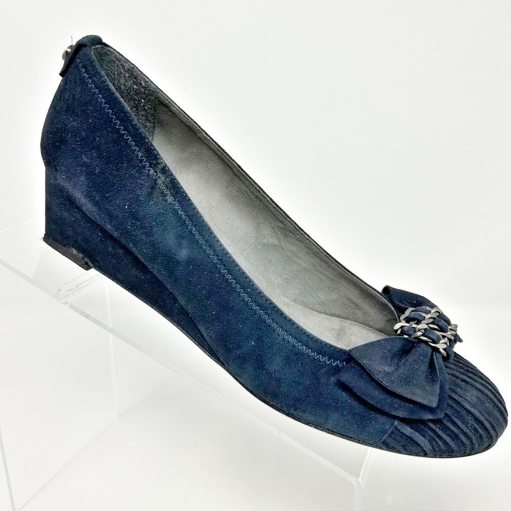 Stuart Weitzman Navy Blue Leather Wedges Size 8 ** with Ribbon Chain Toe Detail - Picture 1 of 14